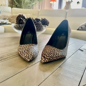 Michael Kors pumps. Worn once Size 10.0